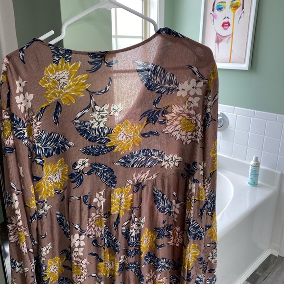 Flowered top from boutique - Picture 3 of 3